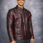Casaca Star Lord de cuero rojo vino, vista frontal cerrada