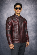 Casaca Star Lord de cuero rojo vino, vista frontal cerrada